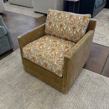Load image into Gallery viewer, Springfield Two Tone Swivel Chair

